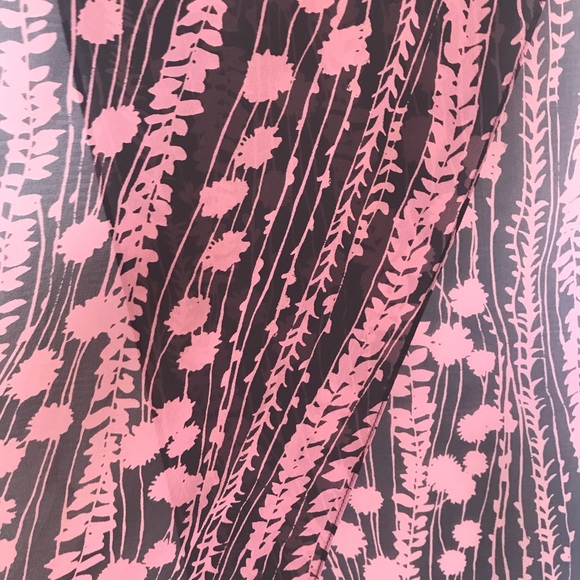 Bebe silk georgette is pink/black scarf - Picture 4 of 9